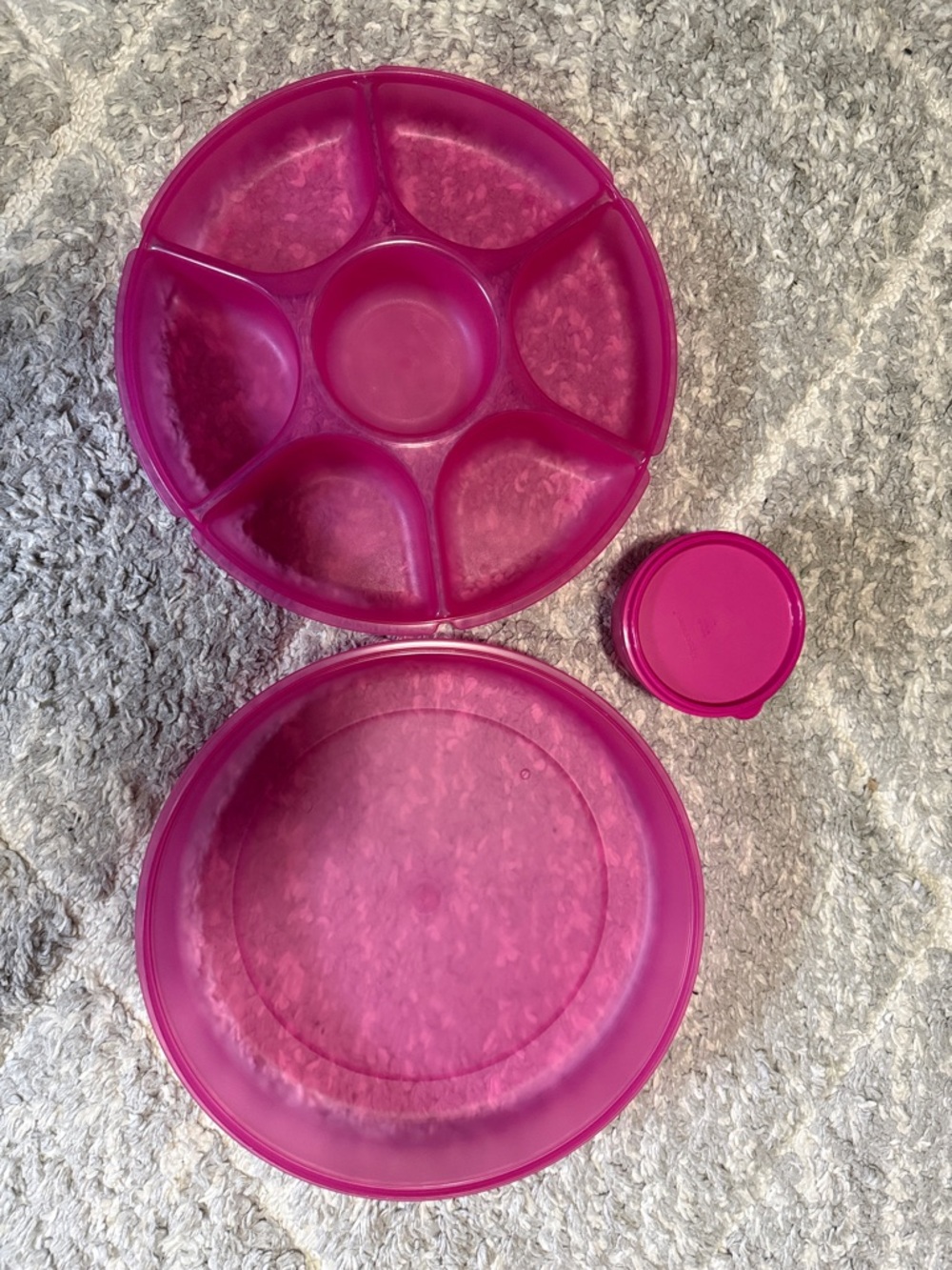 Tupperware Magenta Serving Center Set